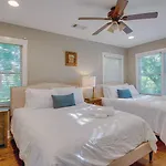Perfect For Groups - Fenced-in Yard Pet Friendly Holiday home *