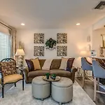 Holiday home Riverfront Minutes From Broadway *