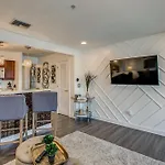 Holiday home Riverfront Minutes From Broadway