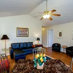 Delightful Duplex - Steps Away From Tsu Holiday home