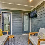 Beautiful Balcony Sleeps 12 4 Miles From Broadway