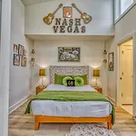 Holiday home Beautiful Balcony Sleeps 12 4 Miles From Broadway *
