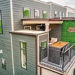 Beautiful Balcony Sleeps 12 4 Miles From Broadway *