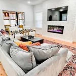 Glamorous 3 Bdr In East - Pet Friendly Holiday home *