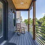 Holiday home Sleek & Convenient East *