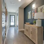 Luxury 3 Bed Close To Downtown *