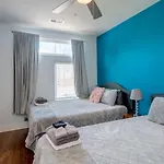 Holiday home Modern 2 Bdr Townhome Minutes From Downtown