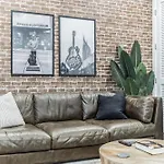 Holiday home Chic And Modern West End Living Nashville