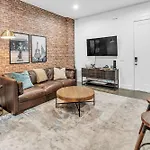 1 Bedroom Loft Near Centennial Park Holiday home
