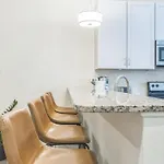 Chic For 4 Near West End * Nashville