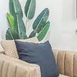 Chic Condo For 4 Near West End