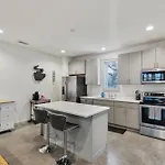 Trendy 3 Bdr For 8 Heart Of Nash Near 5 Points *