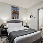 Trendy 3 Bdr For 8 Heart Of Nash Near 5 Points Holiday home