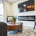 2 Bdr Riverfront Living In Downtown Holiday home