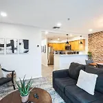 Holiday home 2 Bdr Riverfront Living In Downtown