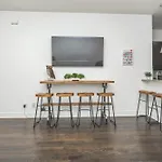 Electric Geometric - Fit For 4 Holiday home
