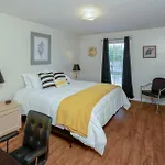Delightful Duplex - Steps Away From Tsu Holiday home