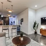 Holiday home 1 Bdr Loft Near The Parthenon *