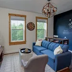 Charming Historic Loft Near Centennial Park *