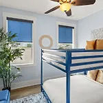Chic Townhome For 8 W Rooftop