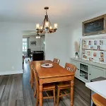 Holiday home Centrally Located Cozy Pet Friendly