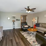 Centrally Located Cozy Pet Friendly Holiday home Nashville