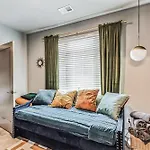 Holiday home Boho Townhome For 12 Close To Dt