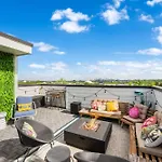 Holiday home Boho Townhome For 12 Close To Dt