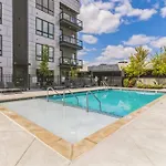 Holiday home West End Getaway For 5 With Pool Nashville