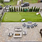 2mi Downtown Hot Tub Balcony 4 King Beds Holiday home Nashville