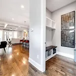 Nell's Haven Two Miles To Downtown & Broadway Holiday home *