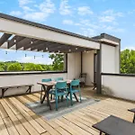 Modern Luxury With Rooftop Deck, 3 Mi To Downtown Holiday home
