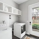 Modern Luxury With Rooftop Deck, 3 Mi To Downtown Nashville