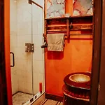 Broadway 4br 2bth 2500sf Art Gallery And Steam Holiday home *