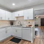 Apartment Freshly Renovated - Minutes From Downtown & Bna *