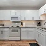Freshly Renovated - Minutes From Downtown & Bna *