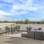 2 Townhomes - Sleeps 24-rooftop Patios Holiday home