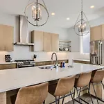Gulch - Rooftop 360 View With Projector - Garage Holiday home *