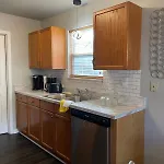 & Cozy Location 10 Minutes From Downtown