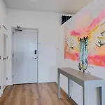 Boutique On Riverfront- Park Free Holiday home *
