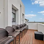 Holiday home 2mi Downtown Hot Tub Balcony 4 King Beds