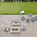 2mi Downtown Hot Tub Balcony 4 King Beds * Nashville