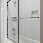 2mi Downtown Hot Tub Balcony 4 King Beds Nashville