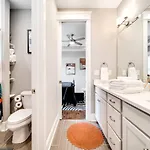 Nell's Haven Two Miles To Downtown & Broadway Holiday home Nashville