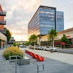 Apartment Music Row Retreat With Pool And Free Parking, Walk To Bars! *