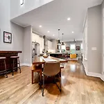 Beaus Oasis - 3 Miles To Dtwn Holiday home *
