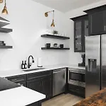 Condo With Free Parking, 3 Mi Downtown & Stadium, By Coffee