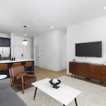 3 Miles To Downtown Broadway Bars - Walk To Coffee From Apartment *