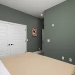 Condo With Free Parking, 3 Miles Downtown, Near Restaurants