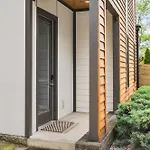 Modern Luxury With Rooftop Deck, 3 Mi To Downtown Holiday home *